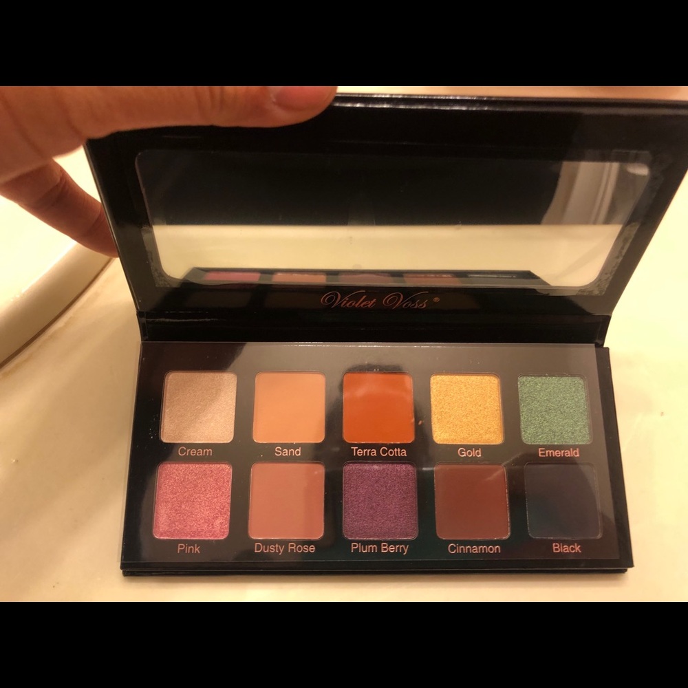 Essentials eyeshadow palette